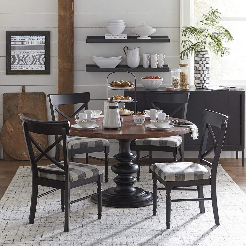 TulsaBassett's tweet photo. Our custom dining offers multiple table bases and top options in different sizes. Along with that, it has a wide range of wood finishes and fabrics to help customize the perfect dining group for you!  #customfurniture #customdining #design #tulsa https://t.co/ttNVZQxaWa