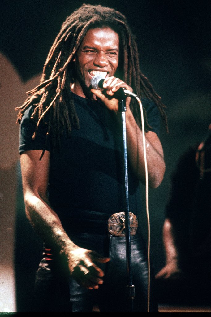 cathiepfister's tweet photo. On @AVRadio @ttdjandyk1 ✨ EDDY GRANT - ELECTRIC AVENUE 😊👍🏻❤️💋💃💃💃 @Eddy_Grant 

#djandyk’s Time Tunnel Show 🎧🎼🎤 https://t.co/pfsKv0SzRc