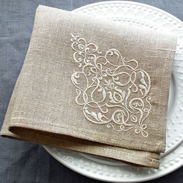 CozyHomeIdeas1's tweet photo. Simple but elegant. Embroidered linen napkin for table decor.
→ @cozyhomeideas1 ←
.
.
.
#twit #etsy #etsylithuania #etsystore #etsysellers #dawanda_en #dawanda #dawanda_de #linen #tabletop #tablelinen #rusticlinen #weddingtablelinens #tablespace #tab… https://t.co/Z7wrxWD7IA https://t.co/7CHeotpYfI