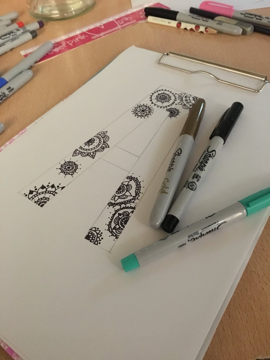 Viernes y mi mano lo sabe✍🏻🎨