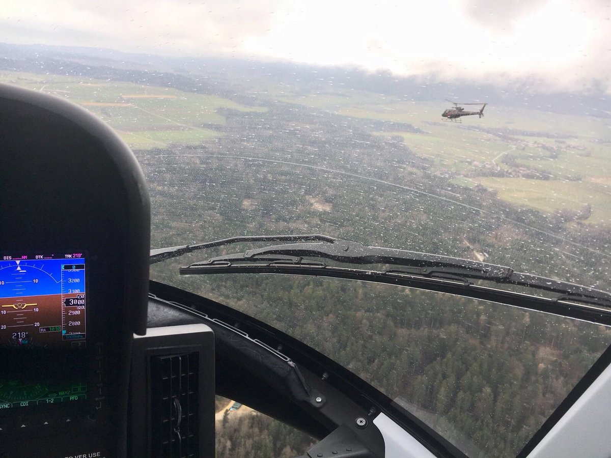 swiftcopters's tweet photo. Jamais doubler par la droite #codelaroute #swiftcopters #Airbus https://t.co/0CzEDuKpk1