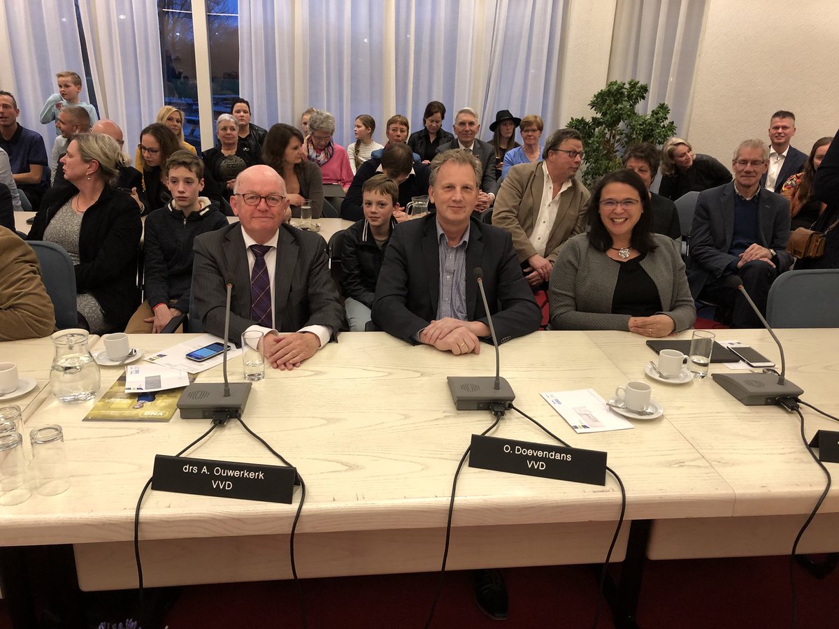 VVDHIA's tweet photo. Foto’s van de installatie van onze raadsleden en ons burgerraadslid. We hebben er zin in! https://t.co/iuOlbNDxuj