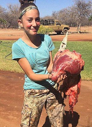 This is 12-year old Aryanna Gourdin poses with a Giraffe she has just slain. “It's something I cherish and enjoy and I will never back down from hunting. I am a hunter and no matter what people say I'm never going to stop". 😠

RT if you want a GLOBAL ban on #TrophyHunting NOW!