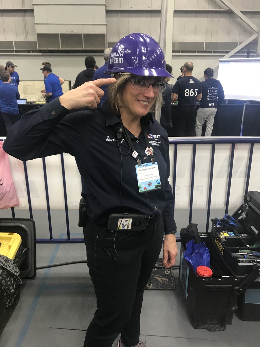 nour_unfiltered's tweet image. Last few years I was a judge at the @FIRSTRoboticsWE competition. I realized we needed more girls #buildingrobots. Thanks to @kimucooper I attended the @firstlikeagirl event & was inspired to start an all girls team. This year thanks to @SheriLy11823547 we made it happen 💪🏽