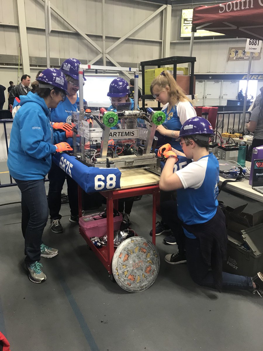nour_unfiltered's tweet image. Last few years I was a judge at the @FIRSTRoboticsWE competition. I realized we needed more girls #buildingrobots. Thanks to @kimucooper I attended the @firstlikeagirl event & was inspired to start an all girls team. This year thanks to @SheriLy11823547 we made it happen 💪🏽