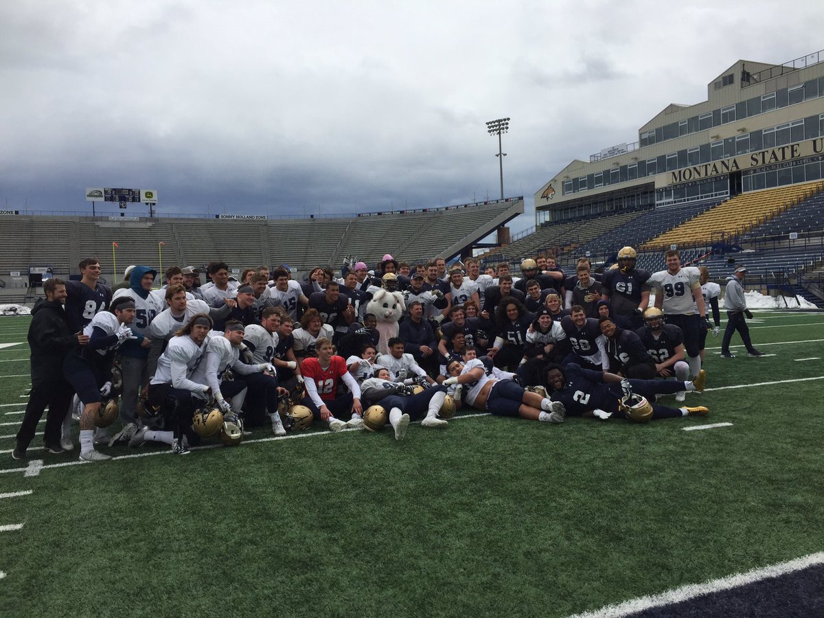 BJ_Robrtsn's tweet photo. Special guest for today's Bobcat Scrimmage Eggs-travaganza! 🐰@KarlTucker6 @_Dwash11 @kassis@OfficialTNatee @jacobbyrne22 https://t.co/fuXVmhjT6b