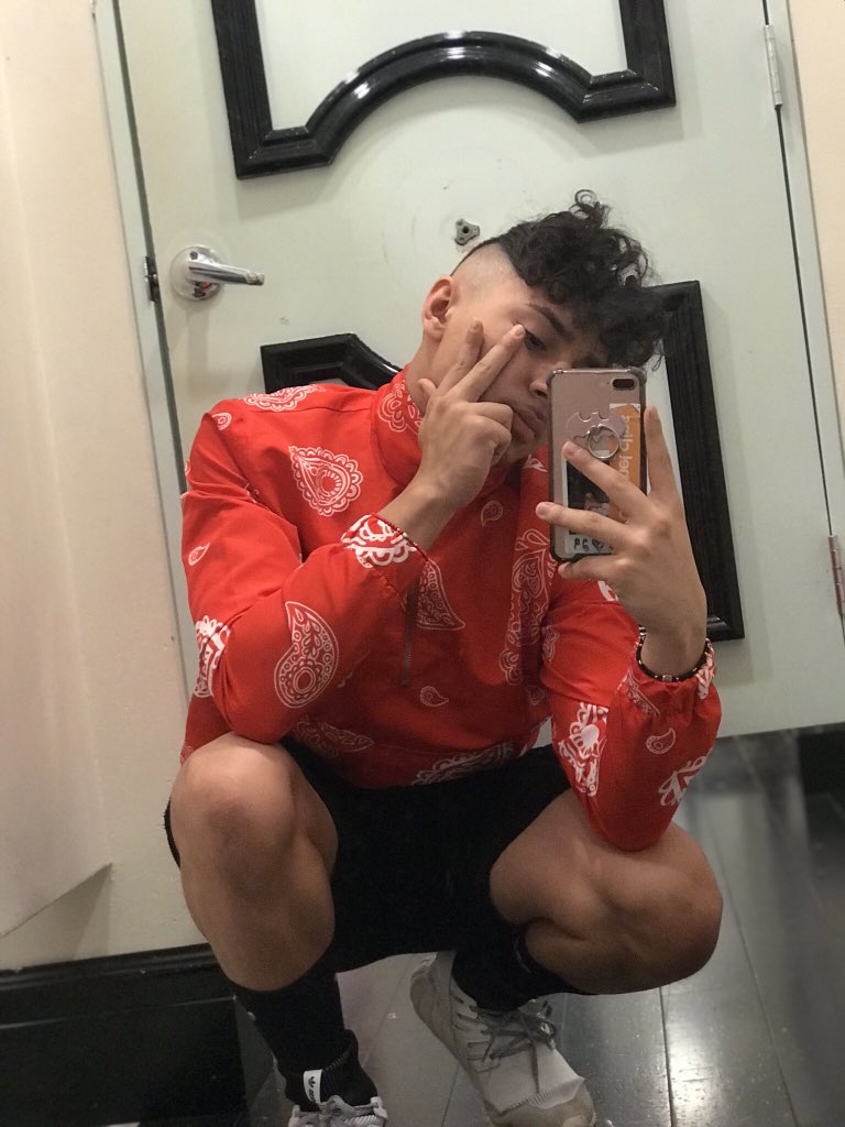 PabloPizzza's tweet image. #hispanicboysbreaktheinternet 
🌹