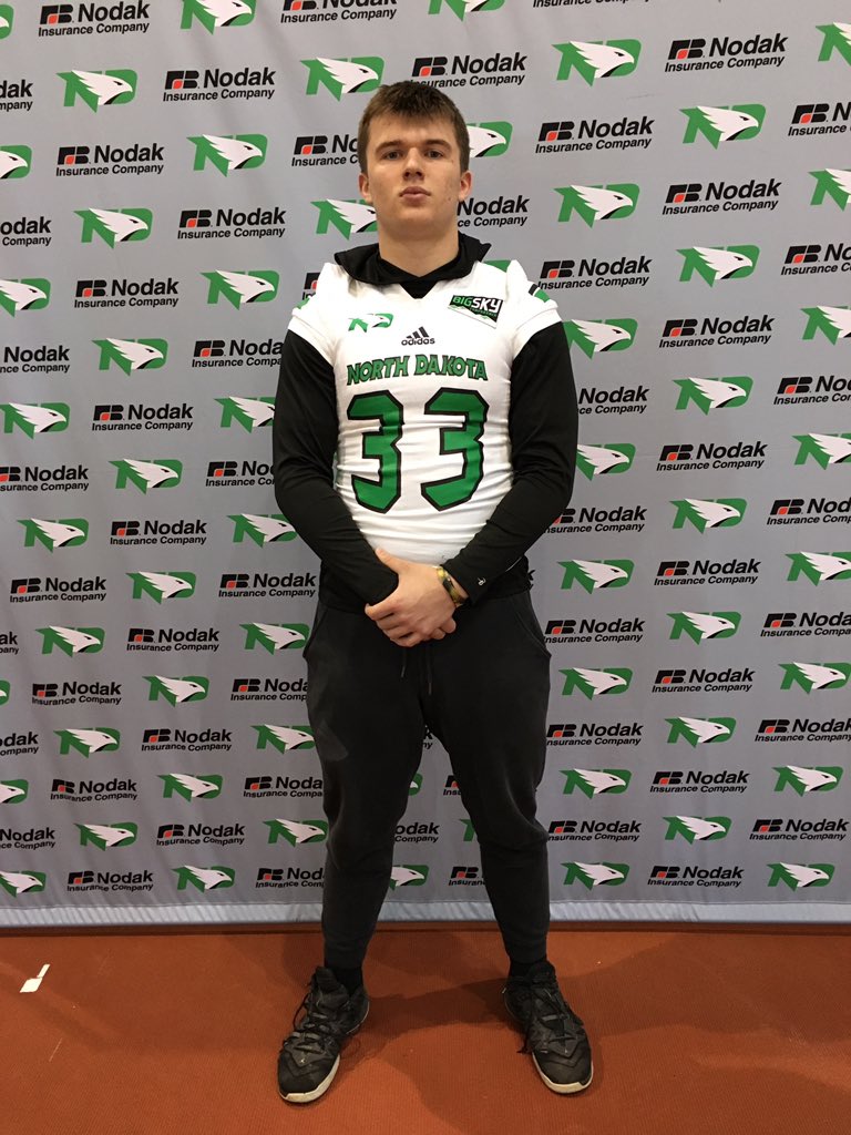 derik_lecaptain's tweet photo. Amazing time in Grand Forks today! #gohawks https://t.co/agqPNTDCfR