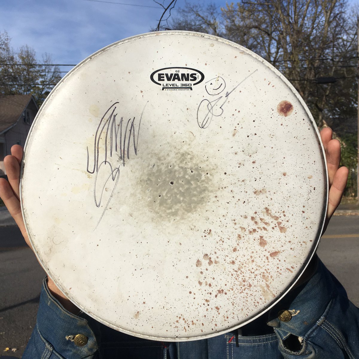 MerchCave's tweet image. Now through April 30, buy any item from the @JEFFbrotherhood store and you'll be entered to win a drumhead signed by the band! What are you waiting for?! Shop the store here: ow.ly/lXJk30jcCdX