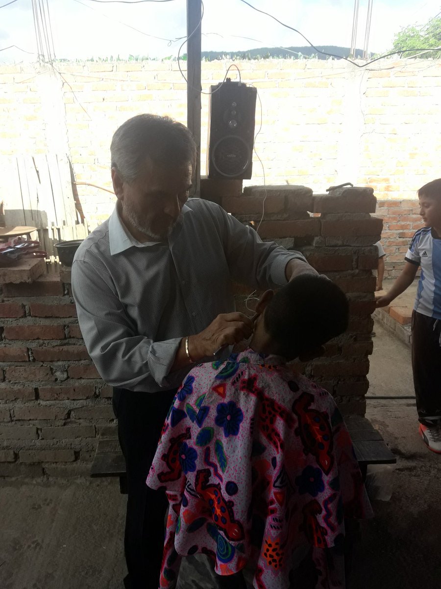 diegoormachea's tweet image. #Ahora #ZonaEste 
@miguelisaok cumplió y sigue cumpliendo con los vecinos #CorteDe Cabellos y #AsesoríasLegales @celemondino16 @beluflores00 @ushumendez @NatBares @HuesoSilvera