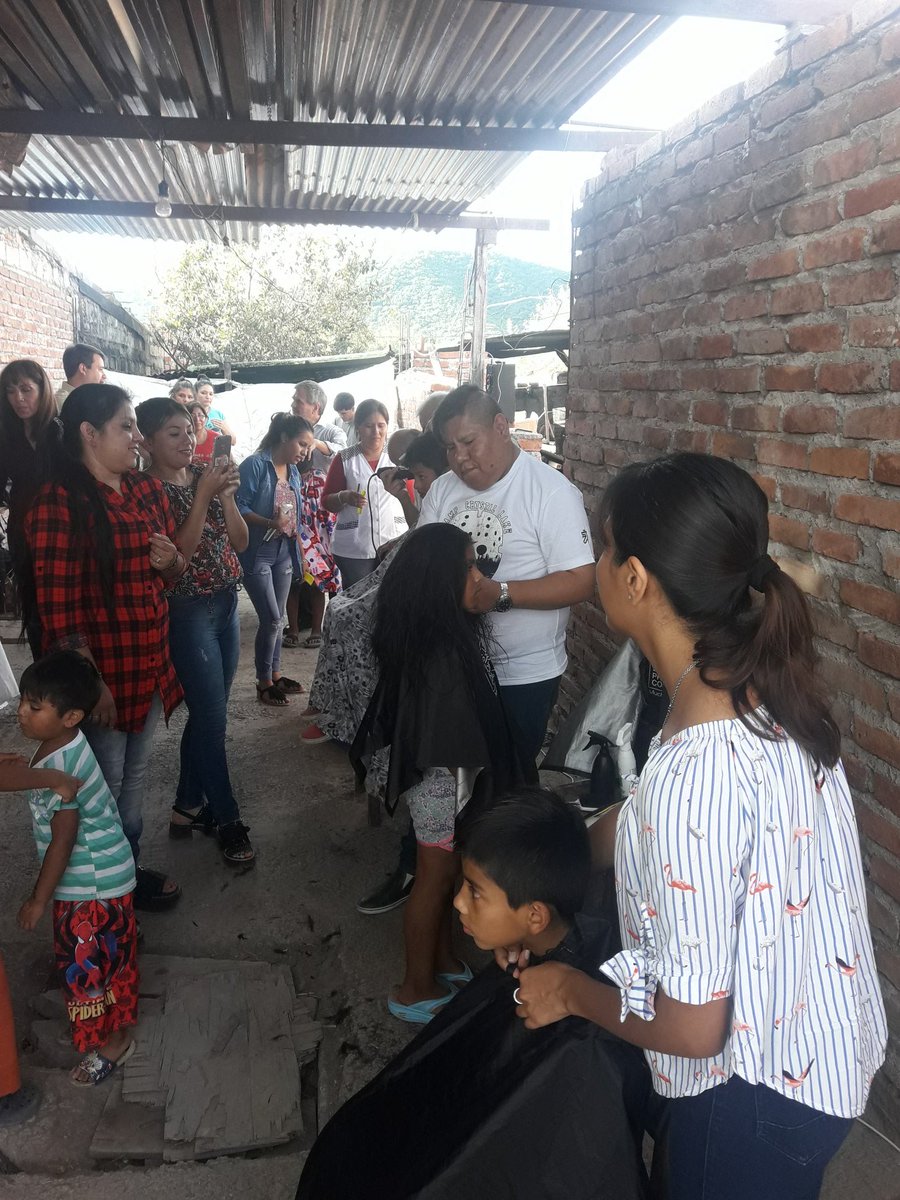 diegoormachea's tweet image. #Ahora #ZonaEste 
@miguelisaok cumplió y sigue cumpliendo con los vecinos #CorteDe Cabellos y #AsesoríasLegales @celemondino16 @beluflores00 @ushumendez @NatBares @HuesoSilvera