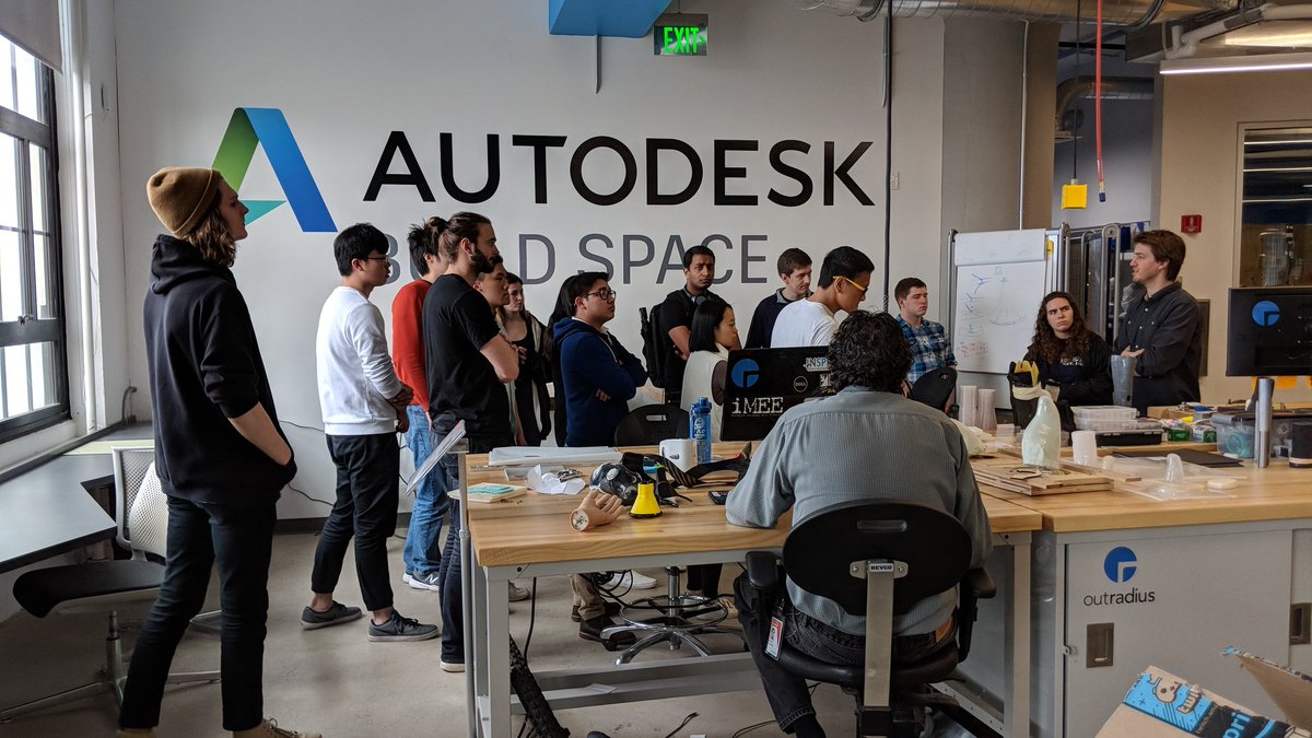 emilyjwhiting's tweet photo. BU Computational Fabrication class touring the Autodesk BUILD Space in Boston's Seaport Innovation District #BUCompSci https://t.co/NdBu1dC3LD