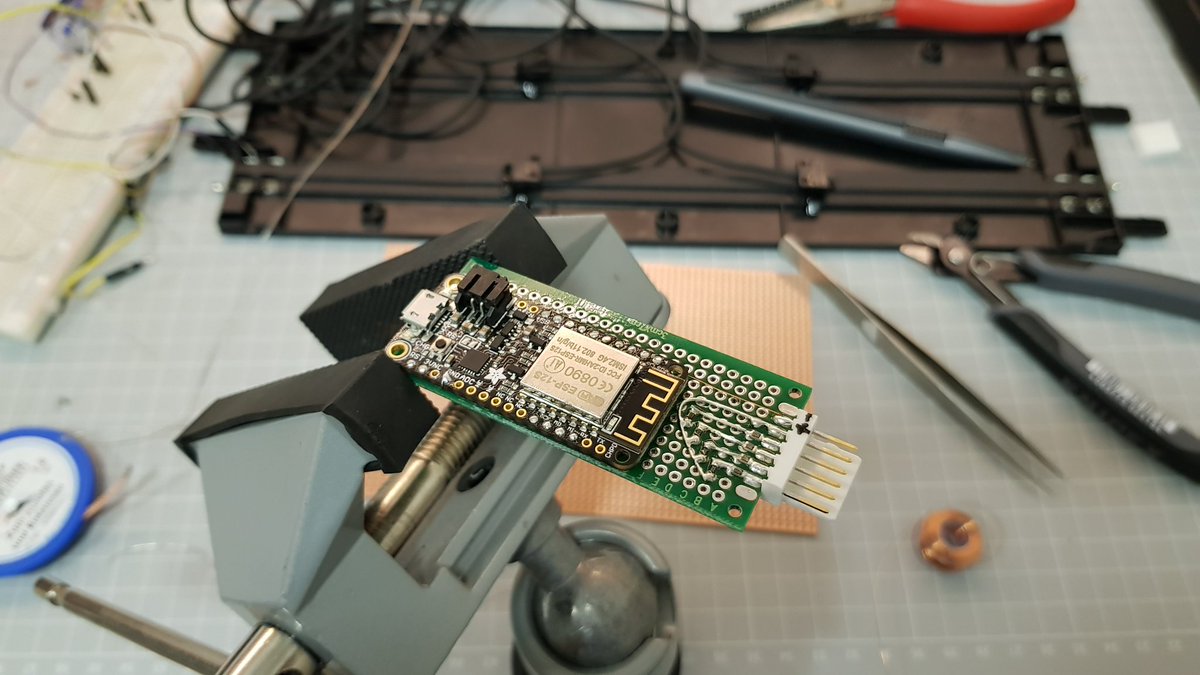 fun_tinker's tweet image. Last steps till I finish the Carrera track speed and time measure system.

#carrera #makermovement #maker #tinkerfun #adafruitfeather #esp8266 #speed #sensor #kids #fatherandson #familiy #toys #speedometer #tachometer #nodered