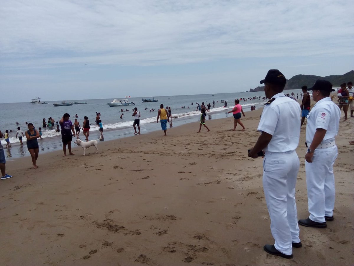 armada_ecuador's tweet photo. #Manabí| @armada_ecuador a través de sus Capitanías y Retenes Navales inician el feriado brindando seguridad a turistas nacionales y extranjeros que visitan la zona costera de Manabí. #FFAAContigo #UCSMAN #SoyMarino⚓ https://t.co/XyURpjfdRr