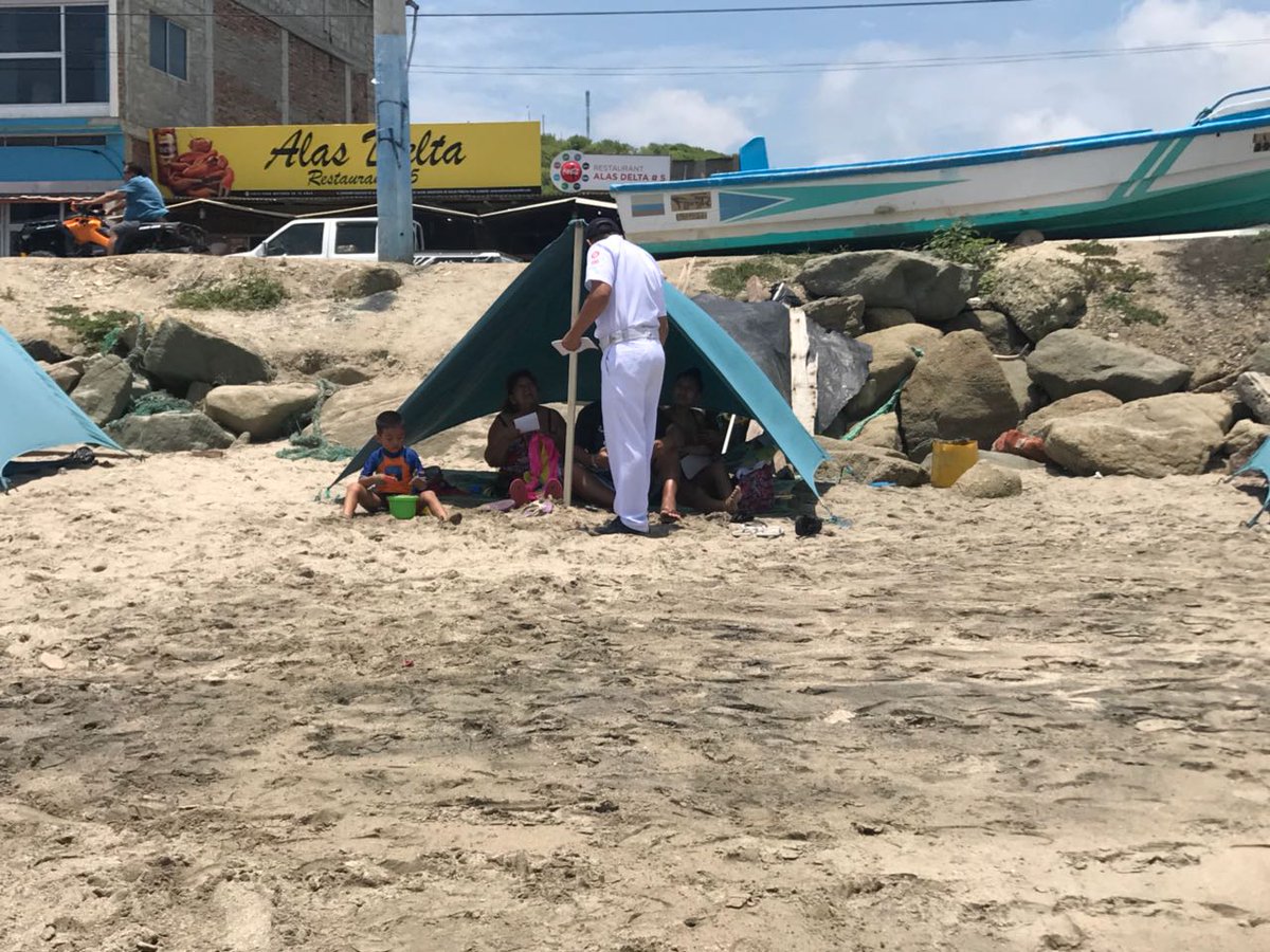 armada_ecuador's tweet photo. #Manabí| @armada_ecuador a través de sus Capitanías y Retenes Navales inician el feriado brindando seguridad a turistas nacionales y extranjeros que visitan la zona costera de Manabí. #FFAAContigo #UCSMAN #SoyMarino⚓ https://t.co/XyURpjfdRr