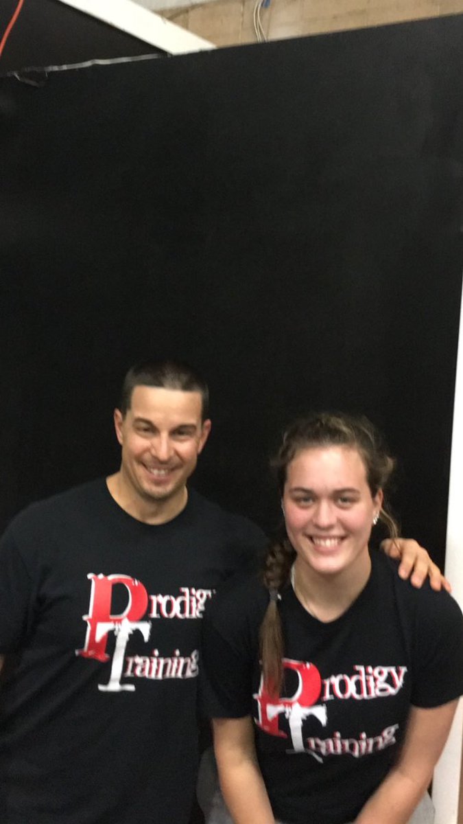 MelissaWhite221's tweet photo. Thanks for all the behind the scenes work @EricDagati @OneHPC #strongcore #1pushup #goals #CTFO @ryewhite07 @ProdigyTraining https://t.co/vAd2YCHinM