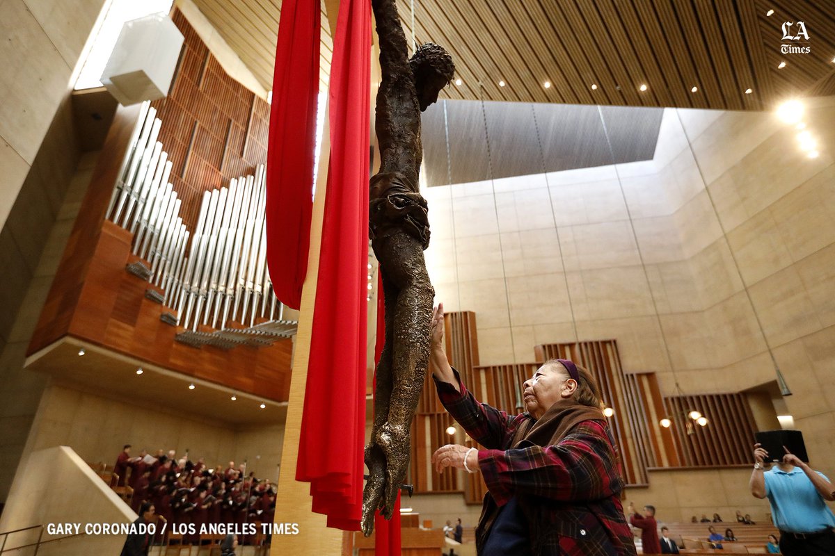 gary_coronado's tweet photo. Parishioners celebrate #GoodFriday at The Cathedral of Our Lady of the Angels @olacathedral #DTLA @latimes https://t.co/Npfr2Zuthc