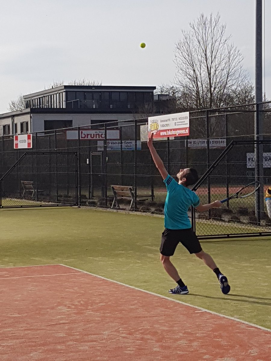 TennisTotaalOpe's tweet photo. Wat een mooie dag! Niet alleen qua weer , maar ook qua wedstrijden en gezelligheid! We maken ons op voor een lang weekend van het toernooi. We zien jullie graag de komende dagen! #hoogeveen #flextraopen #tennis https://t.co/b3qq3zMKGw
