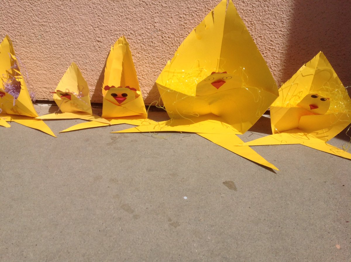 SusanPeachy's tweet photo. @IRaCoyote #CoyotesConnect   Students creatively crafted spring chickens. https://t.co/2Pt3z647ez