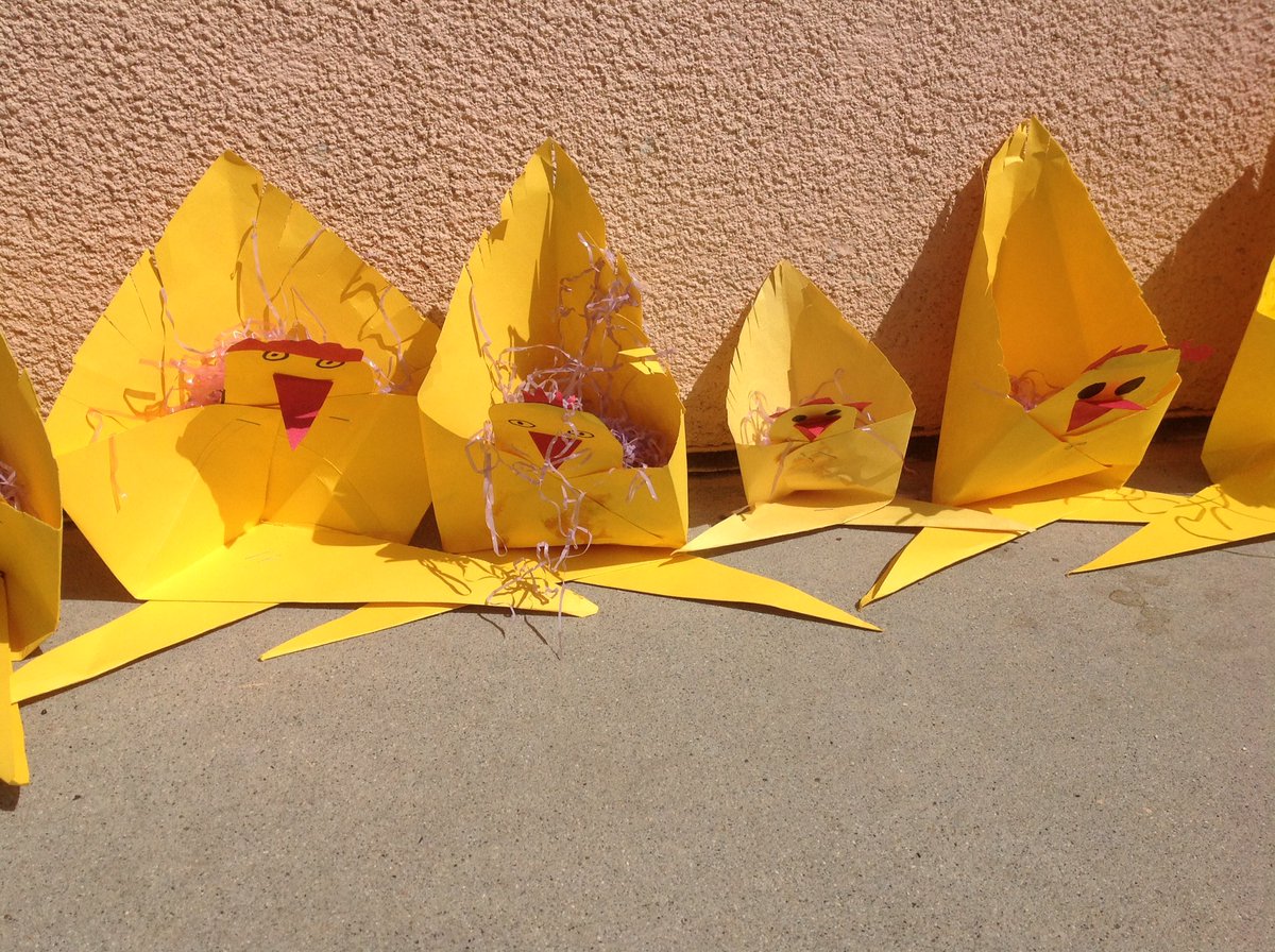 SusanPeachy's tweet photo. @IRaCoyote #CoyotesConnect   Students creatively crafted spring chickens. https://t.co/2Pt3z647ez