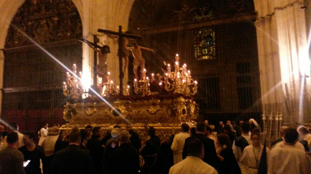 pasionensevilla's tweet photo. El misterio de Montserrat en el interior de la Catedral https://t.co/WK0J4IXvje #SsantaSevABC #SsantaSevilla18 https://t.co/J7ImVgWZgC