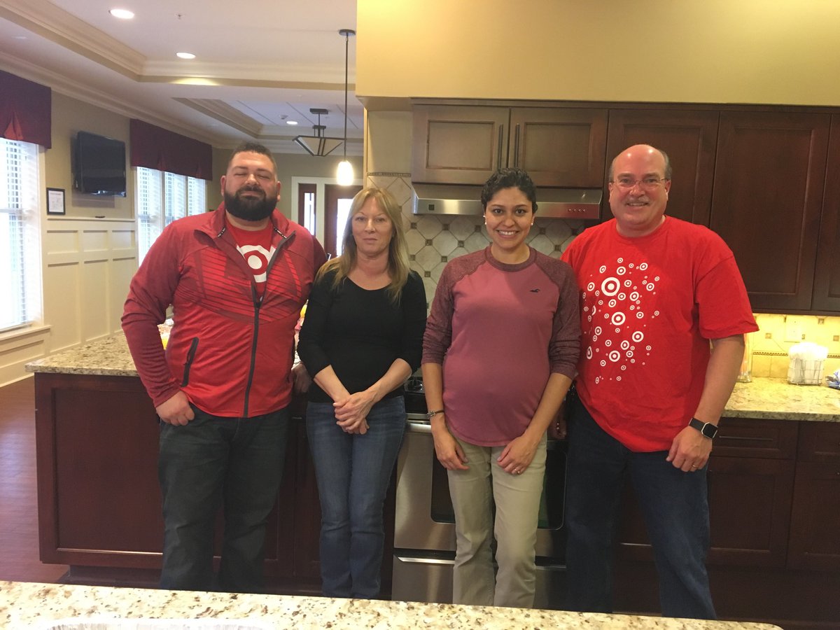 daveevad31's tweet photo. 1475 Clay Target cooking up some dinner at Syracuse Ronald McDonald House.  @#Ashleywebber19 https://t.co/JjzVvbpJ5v