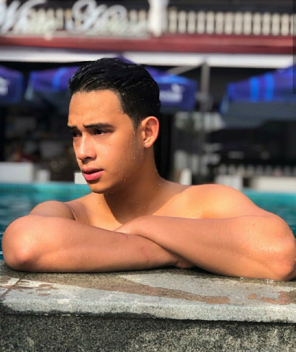 MarGoFshipGoals's tweet photo. #MarGo Separate Beach Vacation @loyzagadiegs @MissMarisRacal https://t.co/QerdvPbm3y