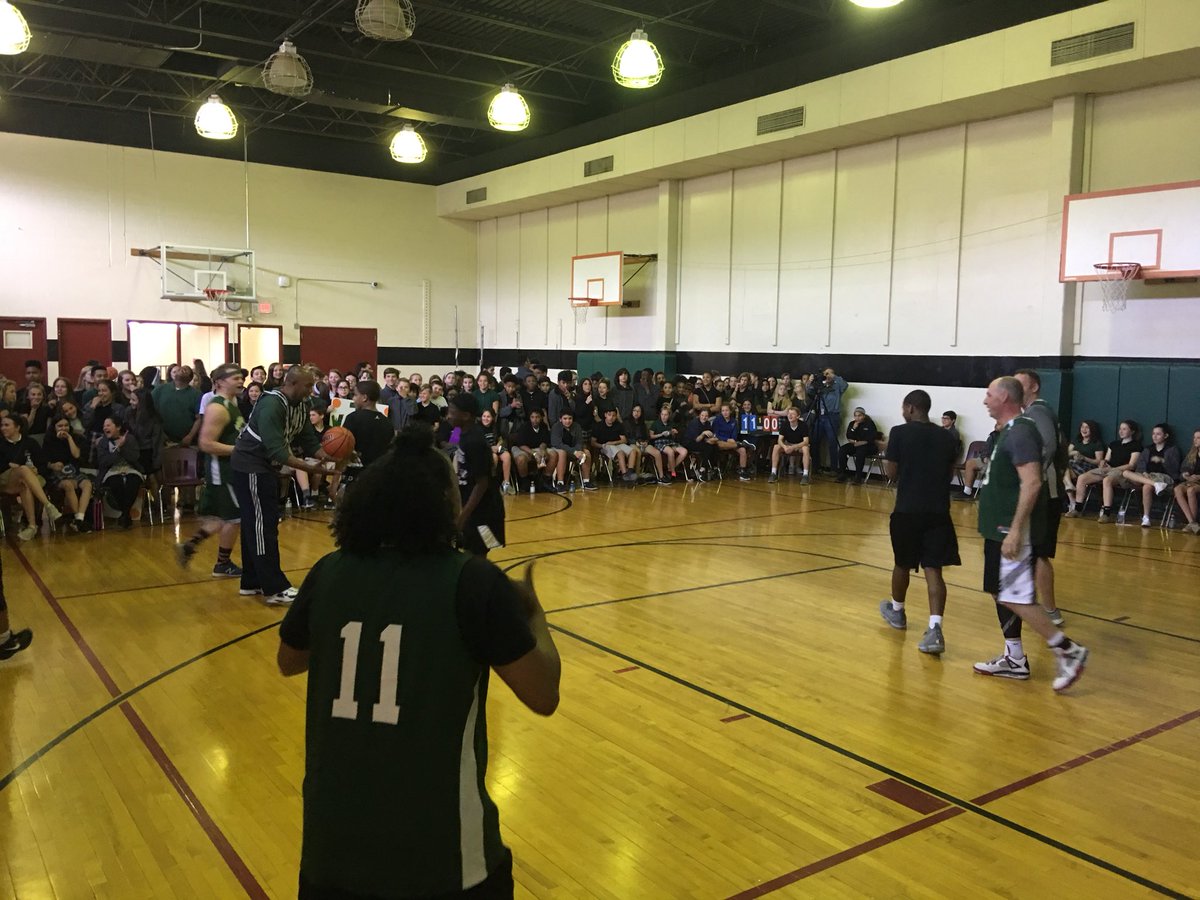 tagordo04's tweet photo. Such and incredible afternoon. @ThoreauTWolves staff vs student b-ball game hosted by NJHS. Building community &amp; school pride ❤️ #tpssuccess @rschornick https://t.co/cslCozP3sq