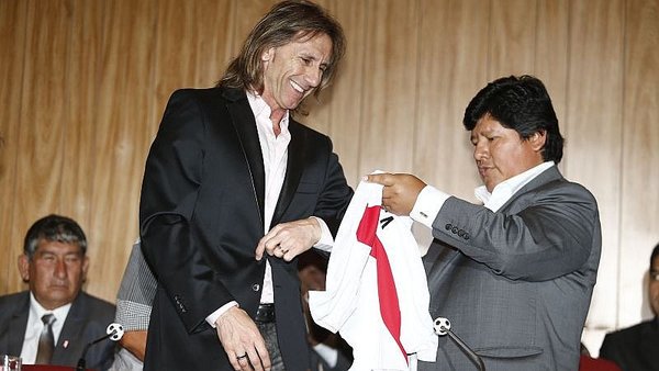 Presentación de Ricardo Gareca como DT de Perú en 2015.