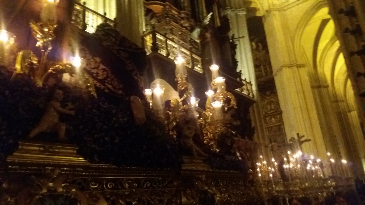 Los 3 pasos juntos en el interior de la Catedral.
#SSantaSevilla18 
#SSantaElCorreo