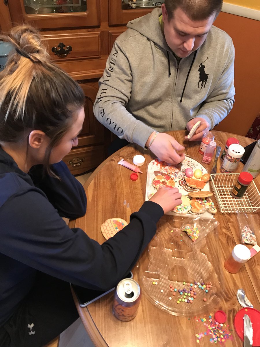 LovaskoLibrary's tweet photo. Annual Lovasko family cookie decorating? Which one is the best? https://t.co/fM7hNfznge
