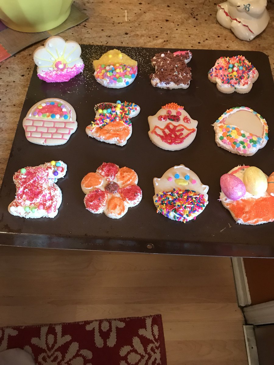 LovaskoLibrary's tweet photo. Annual Lovasko family cookie decorating? Which one is the best? https://t.co/fM7hNfznge