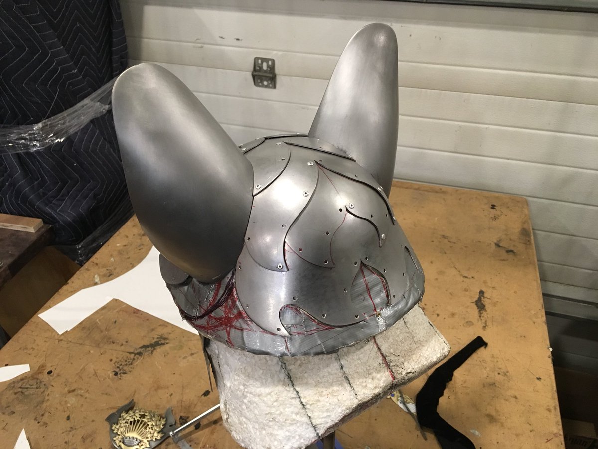 JeffdeBoer9's tweet image. I was able to fit a few more parts to the dog helmet today. #armour #thinkmaking #alberta411 #steampunk #dogs