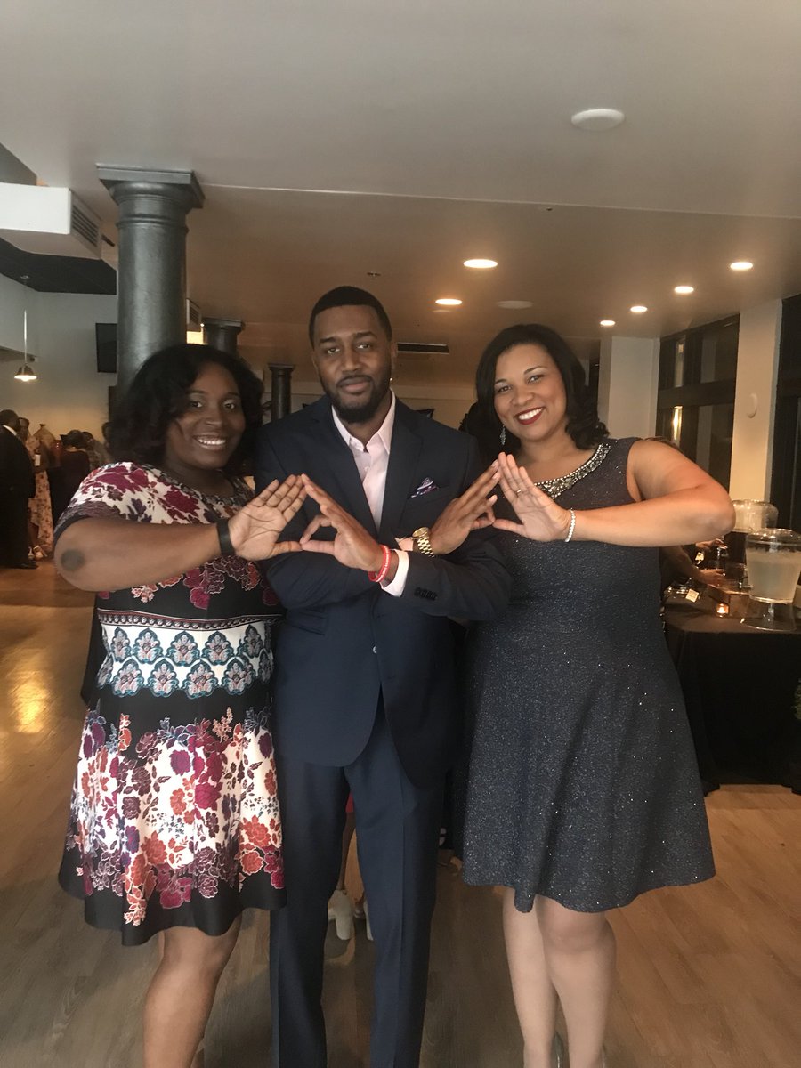 JustBoz2's tweet photo. Always a good time when we link up! #KolorLove #YoOop @1911_1913 #KrimsonAndKream #CourtSideCrew https://t.co/NPjxOGUVn1