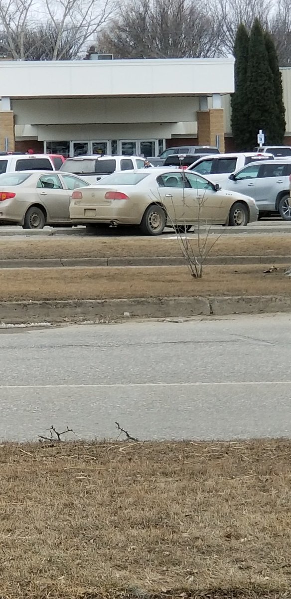 kroeks1's tweet photo. @bdnparkingfail they maybe should have taken a taxi to the bar #nailedit https://t.co/eXbXGfogCI