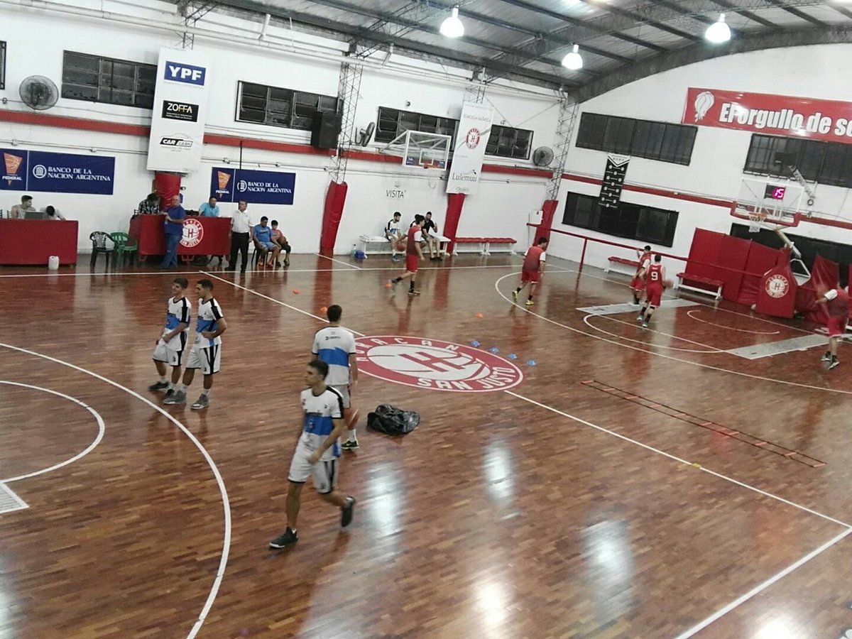 Ya estamos en el Juan Carlos Mancuso.

Desde las 21.30
<a href="/hsjbasquet/">HSJ BASQUET</a> vs @clubjhbm 
Fecha 24 - @basquetfederal 
División Metropolitana

#VamosGlobo