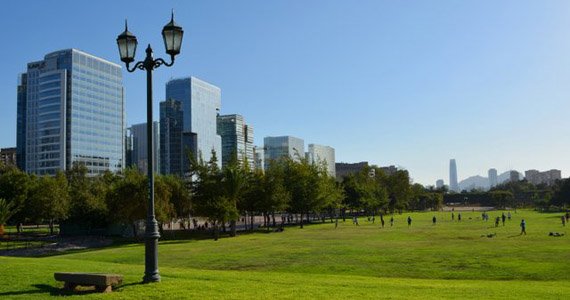 BooklocalTravel's tweet photo. Si estas en Santiago visitar el Parque Araucano debe ser una parada obligada. Comprende 30 hectáreas destinadas a áreas verdes, la recreación y el deporte, ubicadas en medio de un subcentro urbano ya consolidado y con grandes proyecciones. https://t.co/VGzqkqKluF