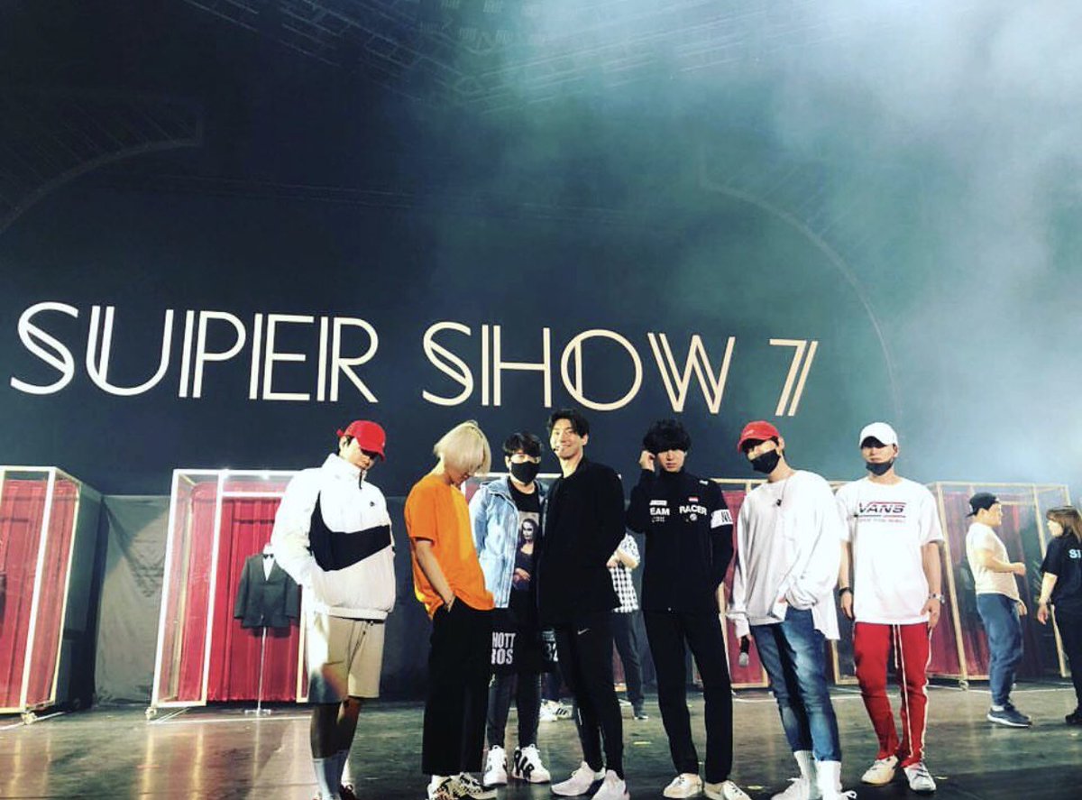 _yeo19's tweet photo. ワタシやりました😭去年の7月に展示会があったから弾丸で飛んでプレゼント置きに行ったやつトゥギが着てくれてました😭😭ありがとうトゥギ😭エルメスとか見てたから雑巾にされとると思ってた🙃😭ひーん😭ヒョクちゃんもインスタをあげてくれてありがとう😭 https://t.co/U6HD0V554q