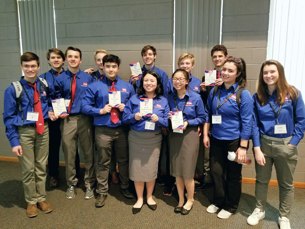 The #Original12 TSA Owls have landed back in Olathe bringing with them six plaques and two very proud coaches. #olathewest #OwlUp 🦉