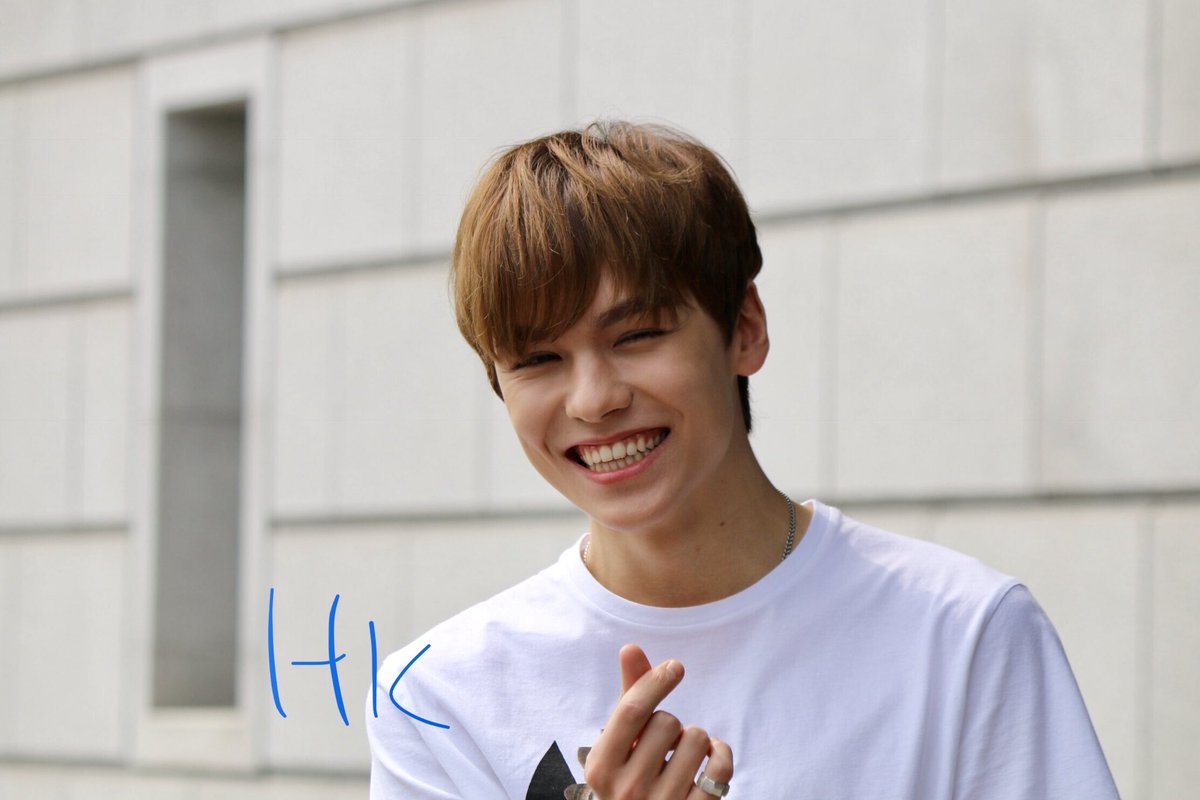 brillant_jun's tweet photo. 180331 #해투 #해피투게더 출근 #버논 #한솔 #세븐틴 #SEVENTEEN 
사
랑
한
다 https://t.co/dAk52IrTM5
