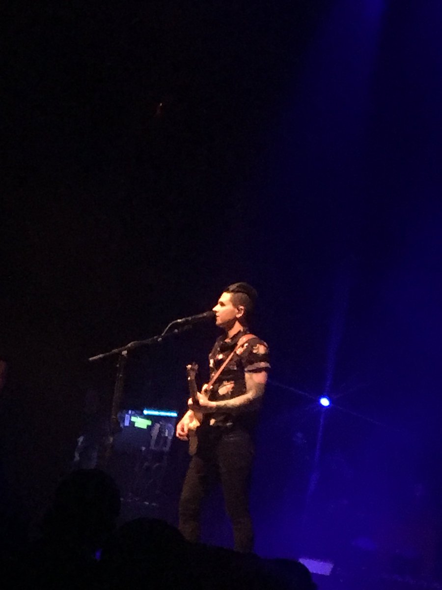 benielle85's tweet photo. “Our sidestepping has come to be 
A brilliant dance...” @dashboardmusic at @HOBBoston #HEPLAYEDIT #livemusic #music #bostonmusic https://t.co/LVYfqgx44a