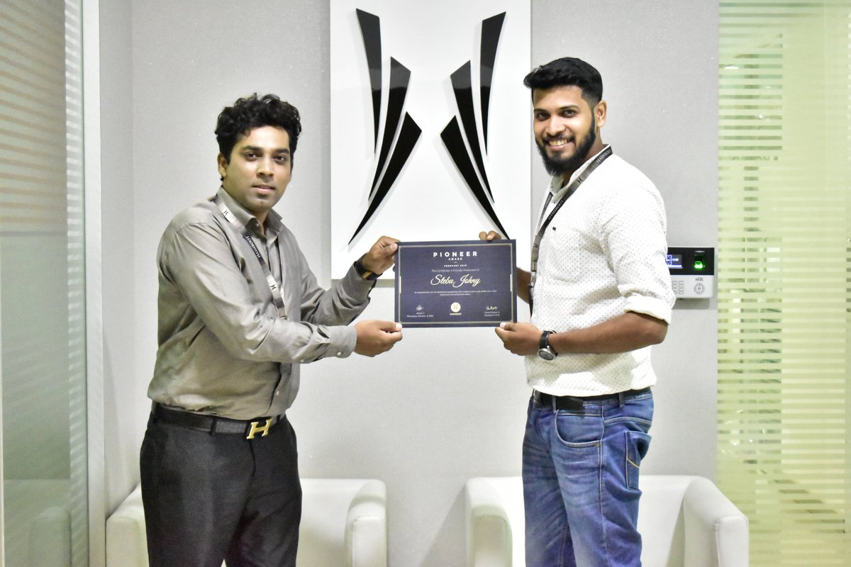 hashroot's tweet image. Stebu Johny has been awarded with the &quot;Pioneer Award&quot; for all the hard work he has put in. Anees, CEO of @hashroot Limited handing over the certificate. Congrats Stebu Johny!

#L3ServerEngineer #award #ManagedServiceProvider #InfrastructureManagementServices