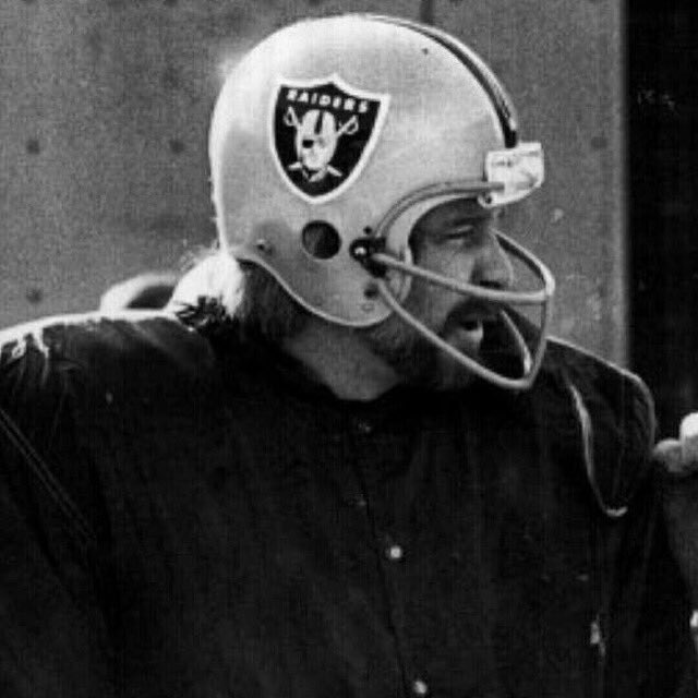 TheKenStabler's tweet photo. "Ken Stabler of the Raiders defined swagger, cool for generations."
#KeepingTheSnakeAlive #StablerLegacy https://t.co/cNBlaBdjIM