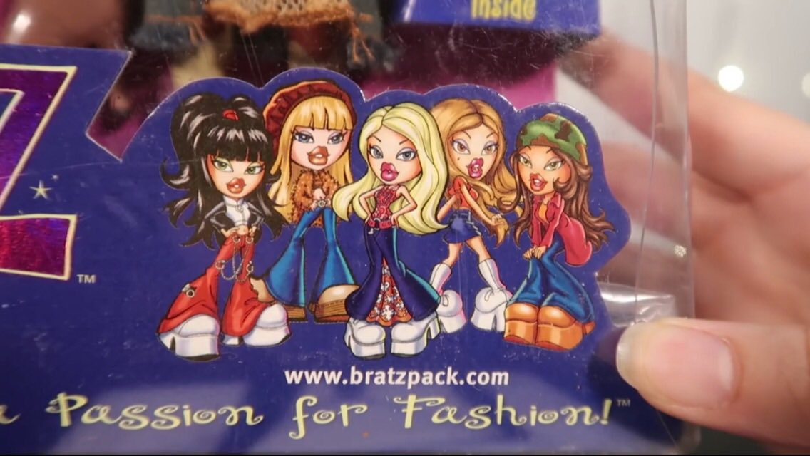 Far left? Miranda sings???? @colleenb123 <a href="/MirandaSings/">Miranda Sings</a>