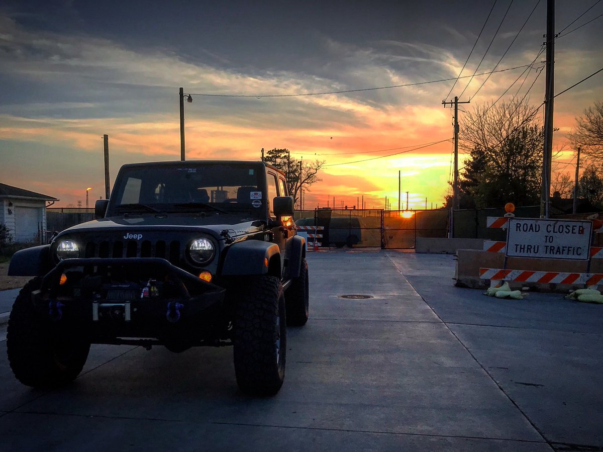 Out enjoying the #okwx on this #GoodFriday 
(and yes, that’s a van down by the river behind me)
#frontendfriday #sunset #tulsa #teamoffroadelements