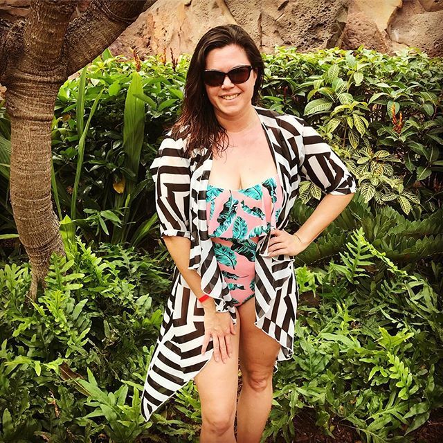 RachelLuLaRoe's tweet photo. {Obsessed} I admit I’m a bit obsessed with the Shirley! She’s the perfect cover up and addition to any outfit! Check them out in my shop...🔗 in profile. @lularoe #lularoe #lularoeshirley #vacation #travel •
•
•
•
 #simplycomfortable #lovethem #coverup #aulani #linkinprof… https://t.co/92Bmw5qyNA