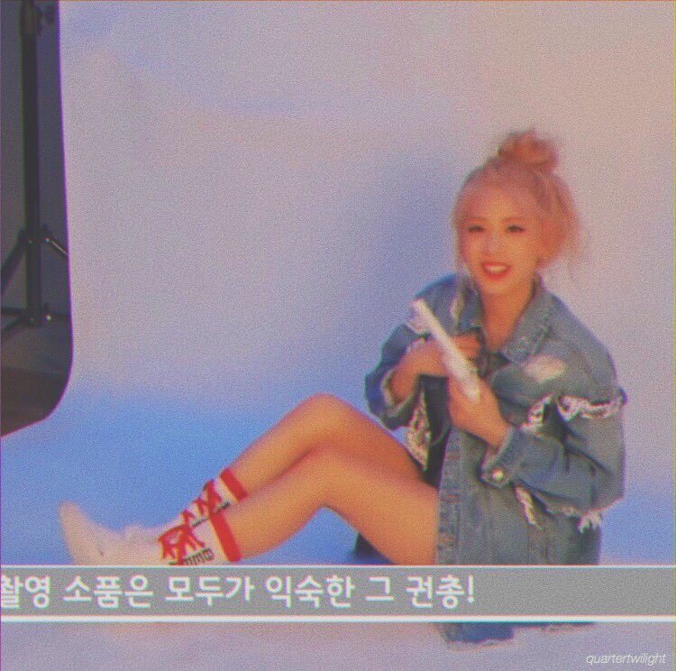 quartertwilight's tweet photo. #KIMJUNGEUN #김정은 #LOONA
#김립 #KIMLIP #이달의소녀 https://t.co/Ap4atTtYE9