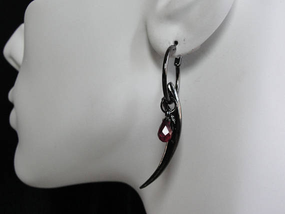 Gothic Jewelry Fang Earrings Red Stone Hoop Earrings #DarkJewelry #Fangearrings #fanghoops #fangjewelry #gothjewelry #gothnecklace #gothic #gothicearrings #gothicjewelry #Hoopearrings #Twilight #vampire #vampirediaries #VampireEarrings #vampirefangearring b2s.pm/3kb0JC