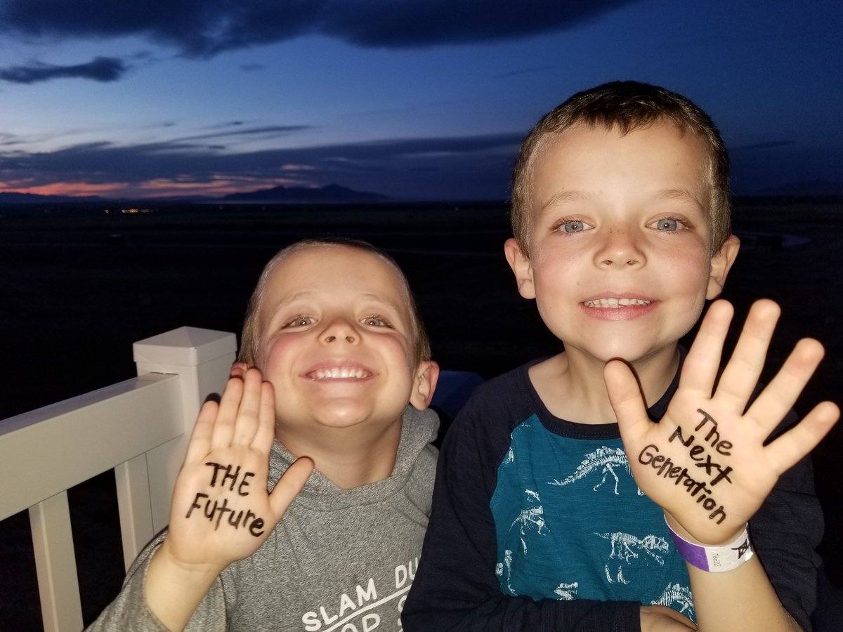 JB_Brack1's tweet photo. Watching from Tooele, they were excited to finally get in their 5 for the Fight picture. #LesOlsonIT #TakeNote https://t.co/DA6vA7dD7C