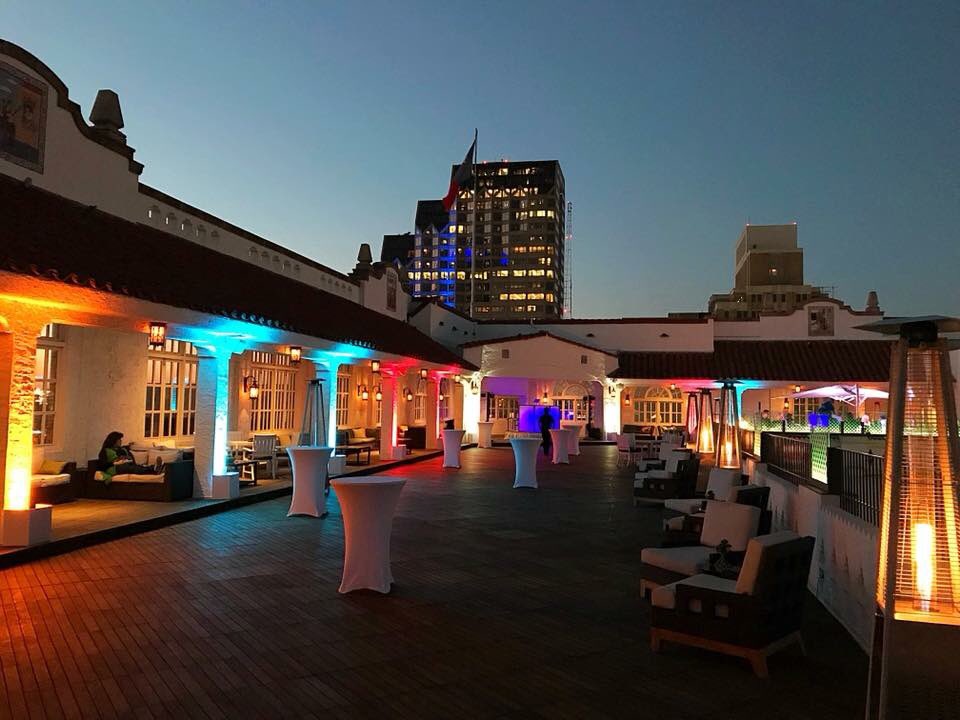 thestanthony's tweet photo. Tip off at #TheStAnthony. Join us on the rooftop!  #finalfour #marchmadness https://t.co/zjLlsjVDKP
